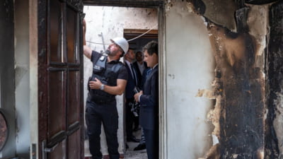 Locatarii blocului lovit de dronă rămân plecați