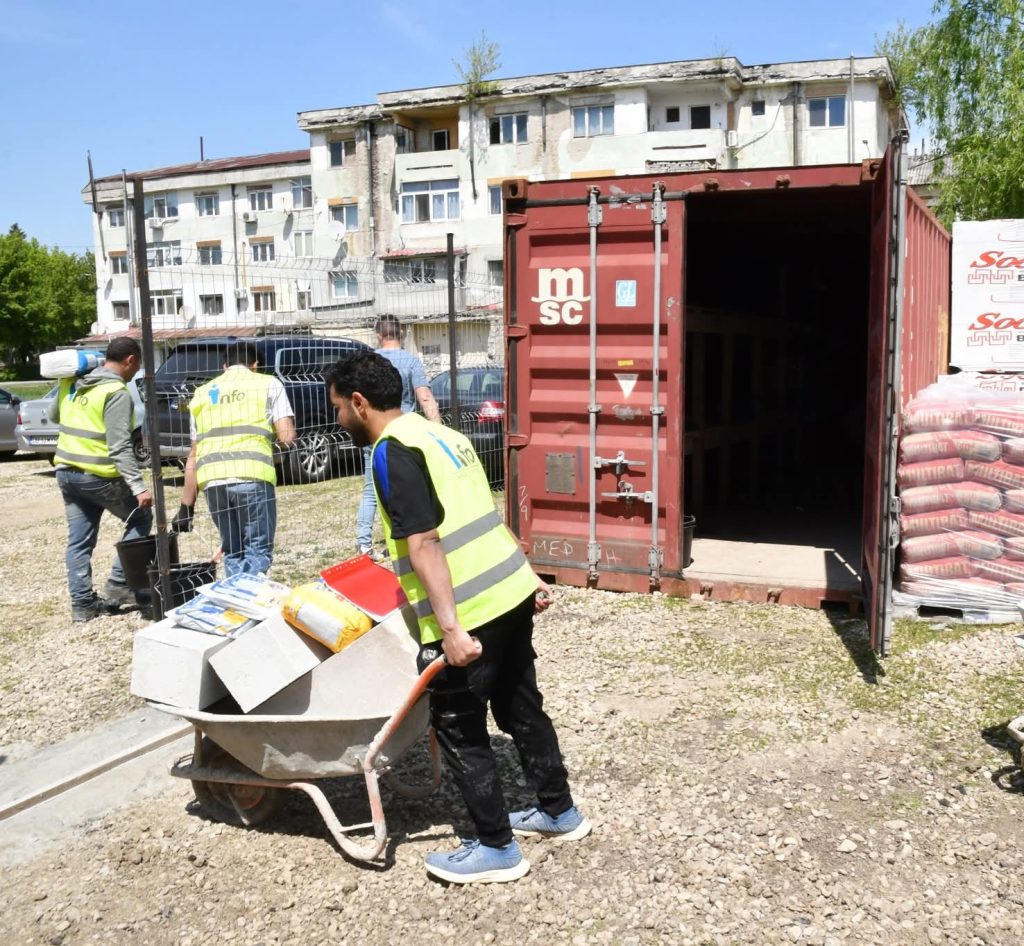 Modernizarea blocurilor din Răcari a început!