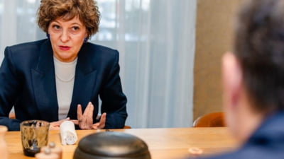 Oana Gheorghiu provoacă un politician!