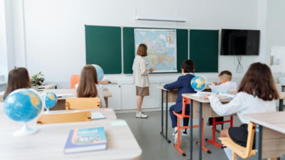 Părinți nemulțumiți de costul serbării