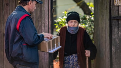 Plata pensiilor întârziată în iunie