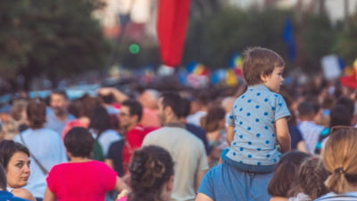 Românii cer un recent Guvern și alegeri