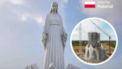 Statuie imensă a Fecioarei Maria în sat diminutiv