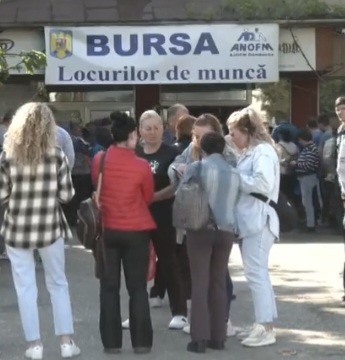 Sute de dâmbovițeni la Bursa de locuri de muncă