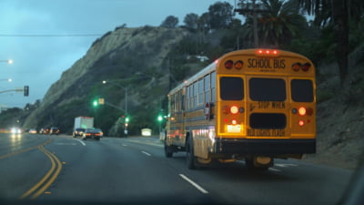 Tren lovit autobuz școlar în Belgia, morți