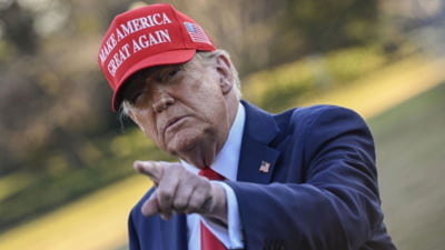 Trump deschide un tineresc front împotriva Papei