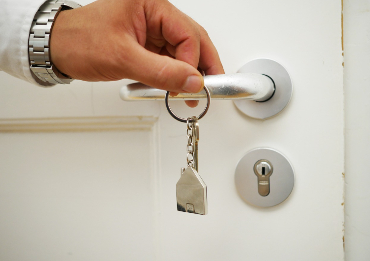 4 din 10 apartamente noi, cumpărate cash