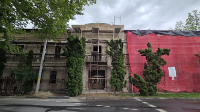 Clădiri fantomă într-o stațiune uitată
