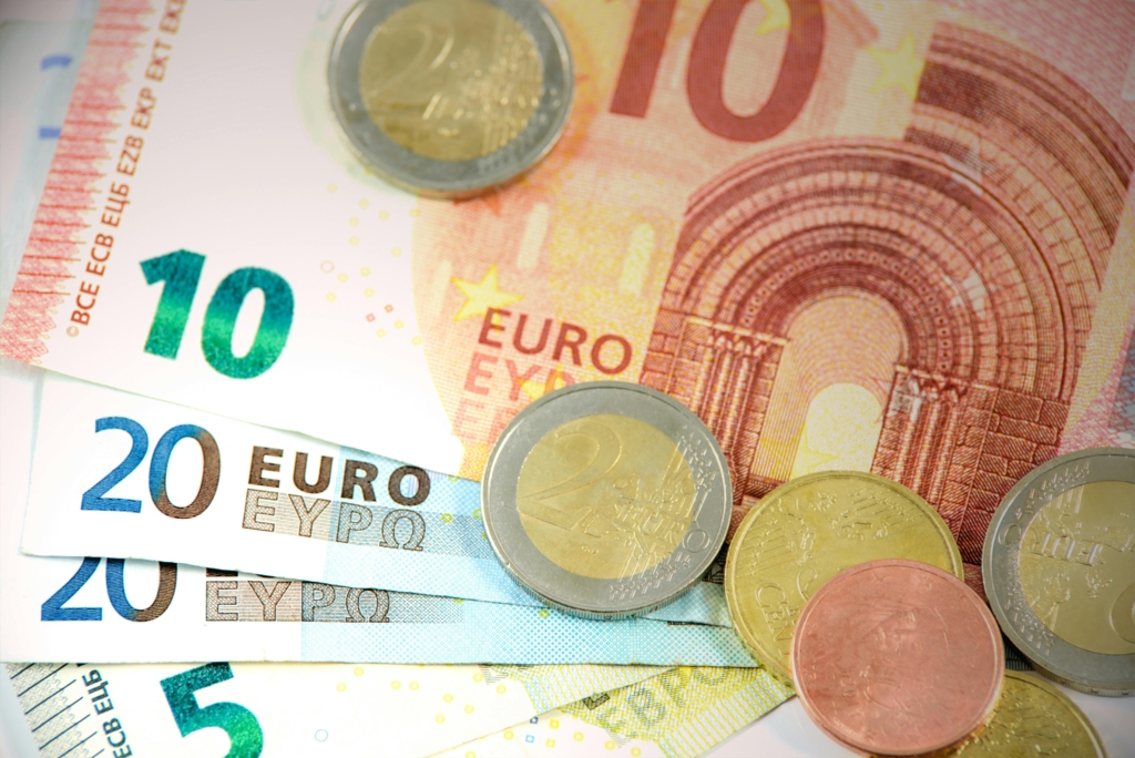 Fabrică clandestină de monede false descoperită