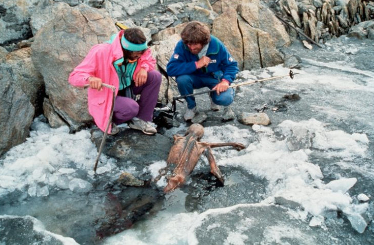 Microbi antici de pe Ötzi încă se dezvoltă