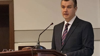 Păun: „Aventura gol sens a premierului”