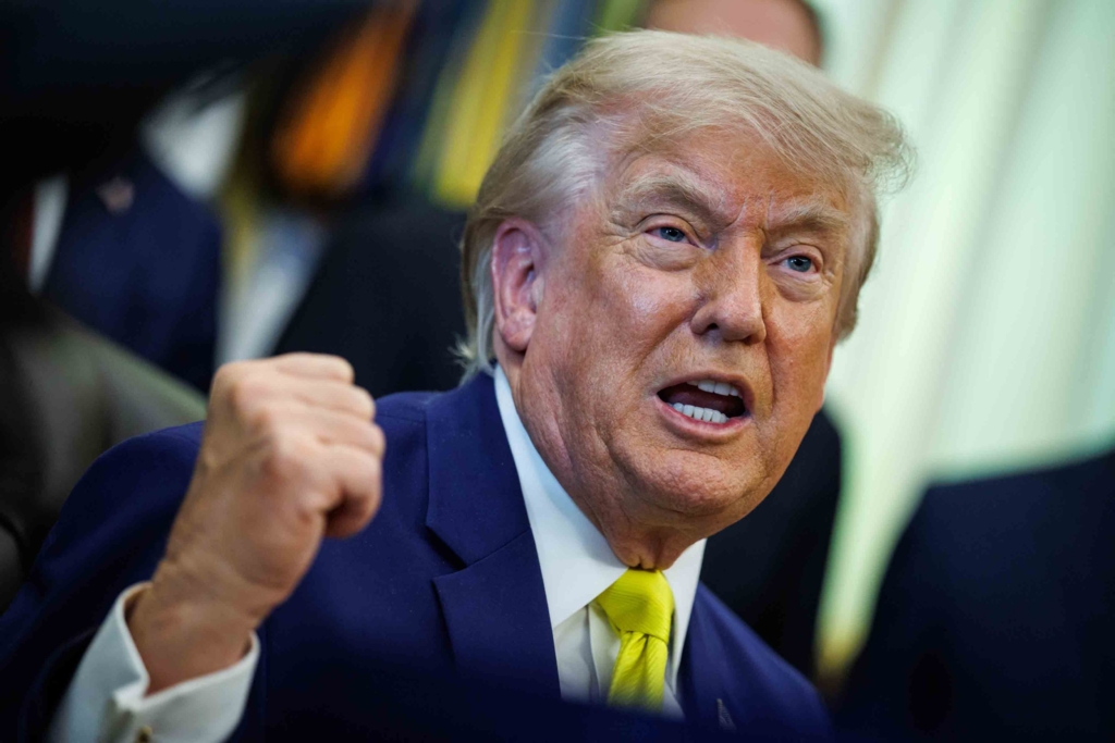 Trump părăsește interviul, iritat de întrebări